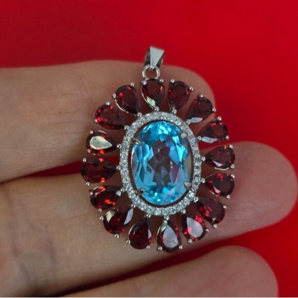 925 Sterling Silver Pendant 3x2.5cm with Natural Blue Topaz & Garnet Gemstones - Picture 7 of 8